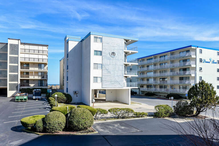 Balcony-View at Escape II B-1