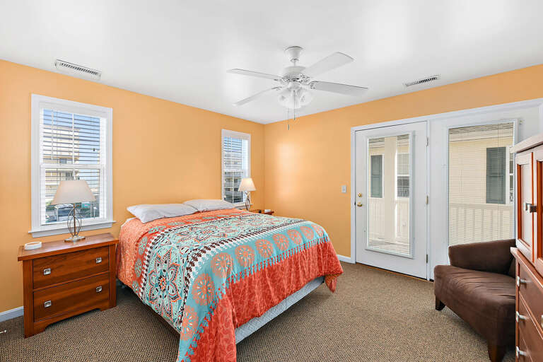 Queen-Master-Bedroom at Escape II B-1