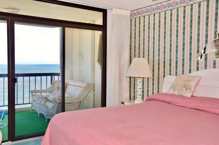 KING-MASTER-BEDROOM