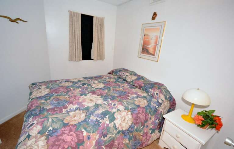 Queen Bedroom  Queen Bedroom