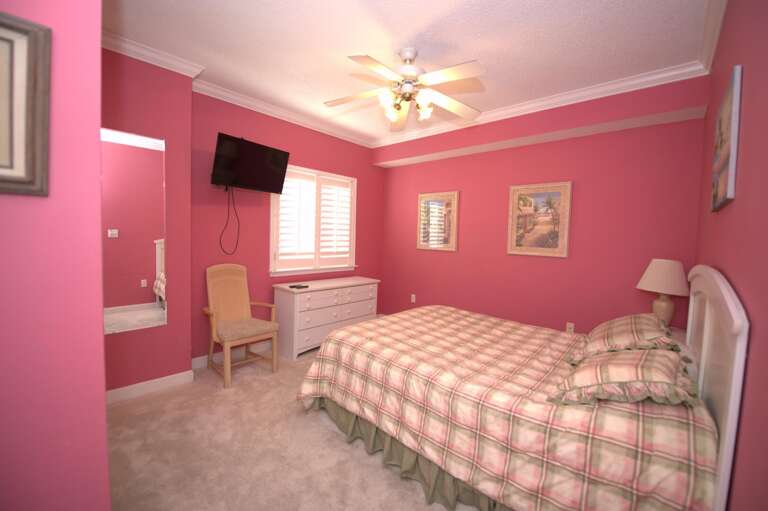 QUEEN-BEDROOM