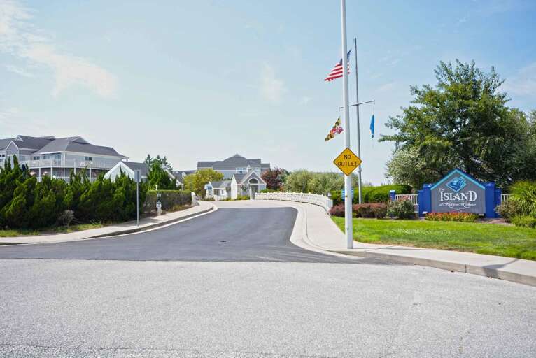 Entrance to Hawaii Building Community