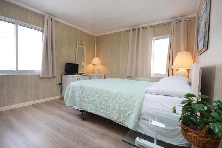 QUEEN-MASTER-BEDROOM QUEEN-MASTER-BEDROOM