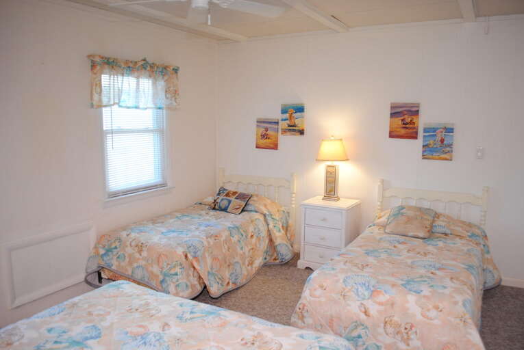 2nd floor Bedroom with Queen and Two Twins 