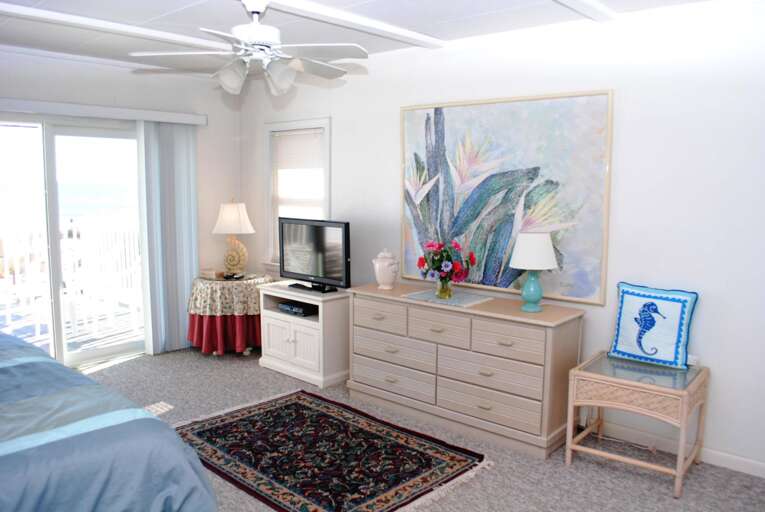 2nd Floor Master Bedroom with King Bed