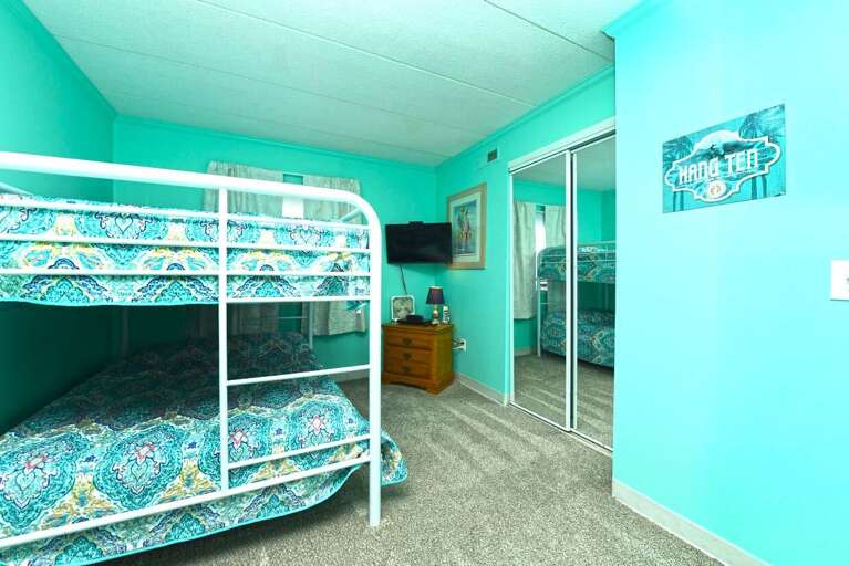BEDROOM PYRAMID BUNK