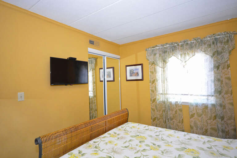 MASTER-QUEEN-BEDROOM MASTER-QUEEN-BEDROOM