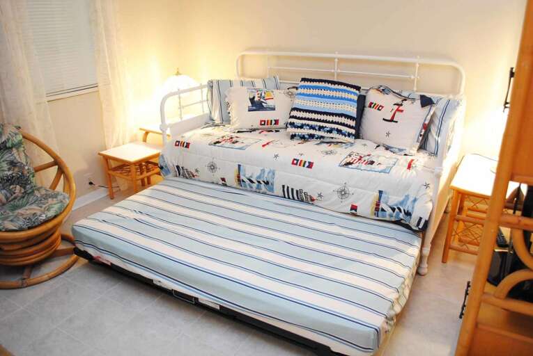 Den with Twin Day bed and Twin Trundle
