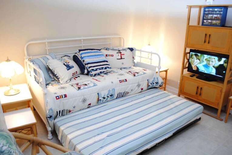 Den with Twin Day bed and Twin Trundle