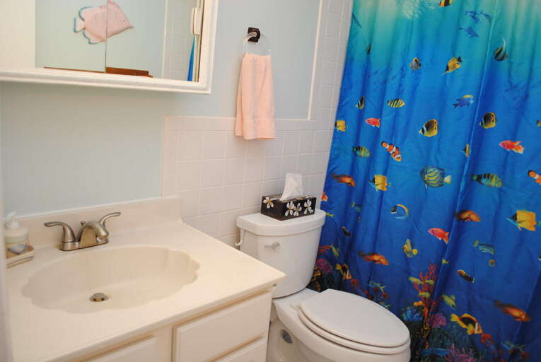 Full Bathroom in Hall