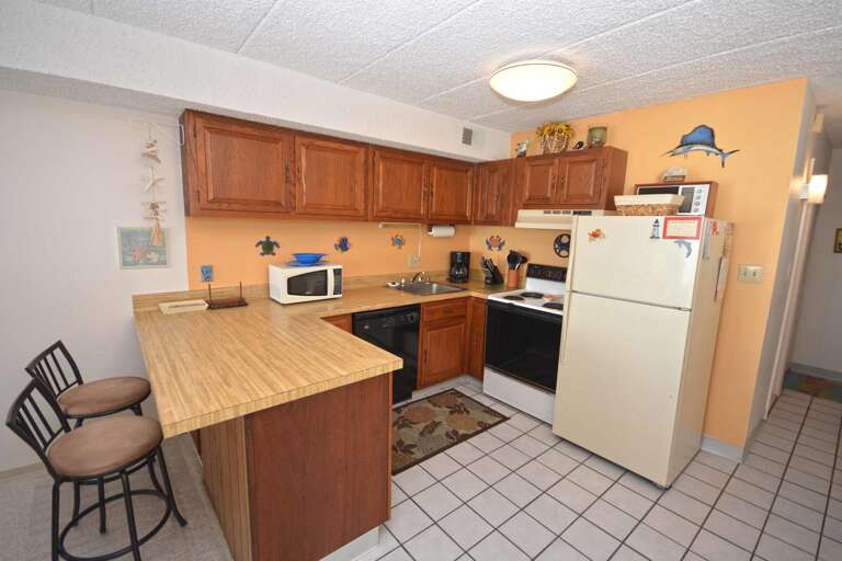 Kitchen with Breakfast Bar Kitchen with Breakfast Bar