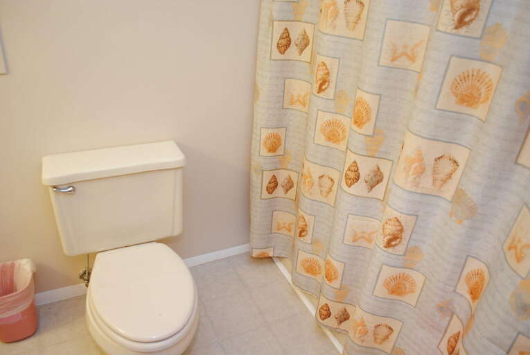 Hallway Full Bathroom