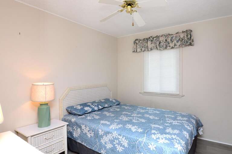 QUEEN-BEDROOM