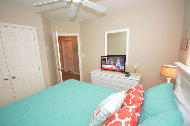 Bedroom 3 with Queen