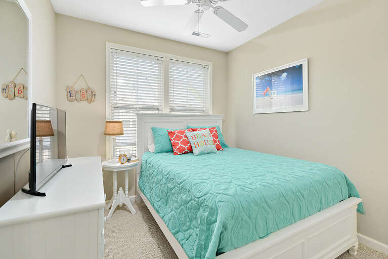 Bedroom 3 with Queen Bedroom 3 with Queen