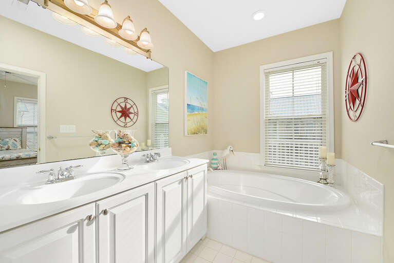 Master Bathroom Master Bathroom
