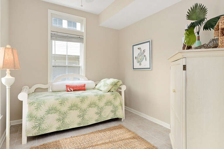 Sunset Island 22 Bottom Floor Den Bedroom with Day Bed
