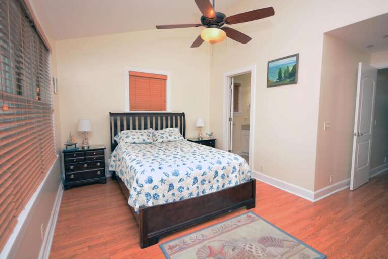 QUEEN-MASTER-BEDROOM