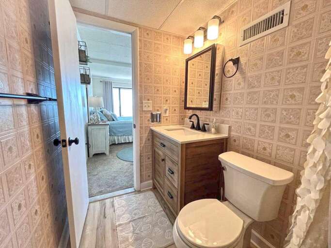 MASTER-BATHROOM