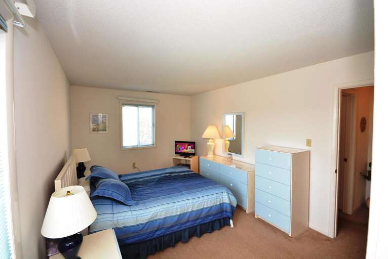 Master Bedroom/Queen