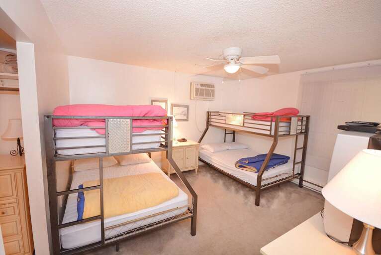 Second Bedroom with 2 Pyramid Bunk Beds Second Bedroom with 2 Pyramid Bunk Beds