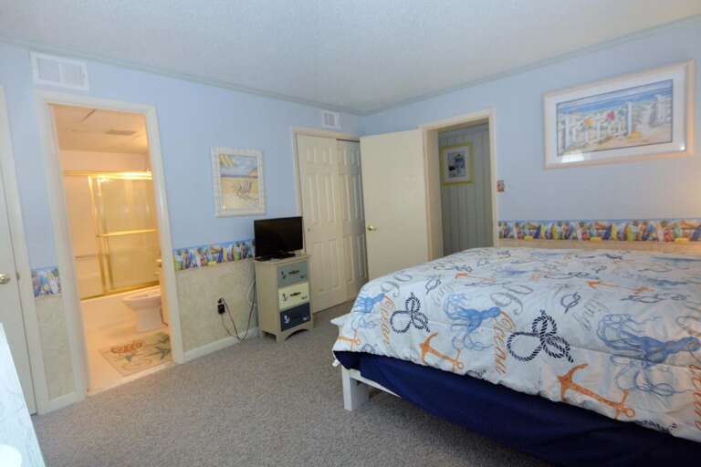 BEDROOM 2 WITH A QUEEN BED