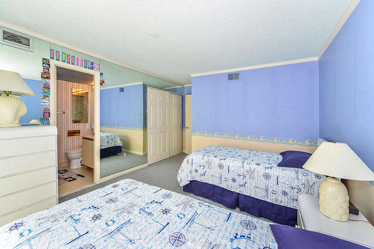 Bedroom 4 with 2 Twins