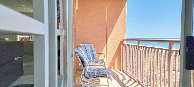 ONE-OF-THE-OCEANFRONT-BALCONY