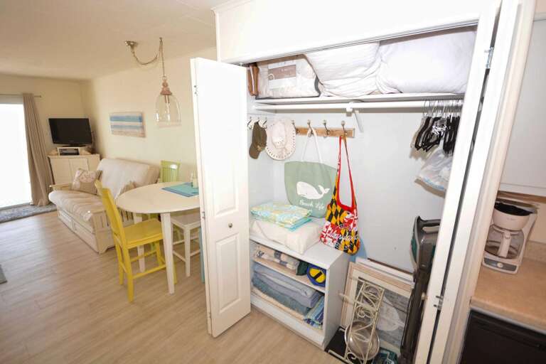 Kitchen & Dining Area