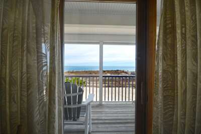 OCEANFRONT-MASTER-BEDROOM-VIEW