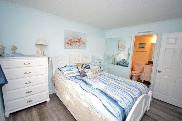 Queen-Bedroom-Master