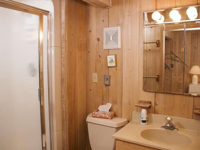 Bathroom with 2 Queens