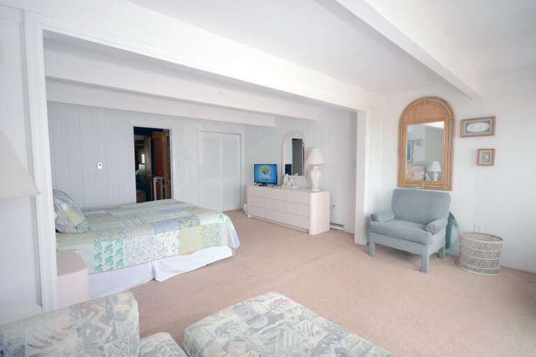 OCEAN-FRONT-MASTER-BEDROOM