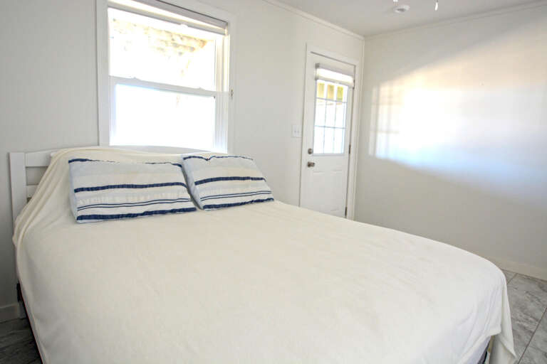 GROUND-FLOOR-BEDROOM - Queen