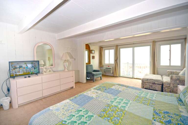 MASTER-BEDROOM
