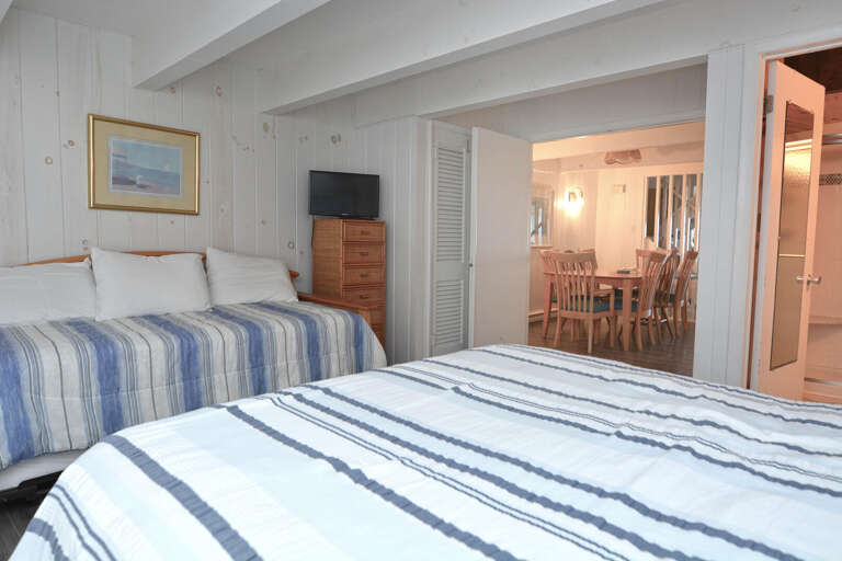 QUEEN WITH DAY BED PLUS TRUNDLE