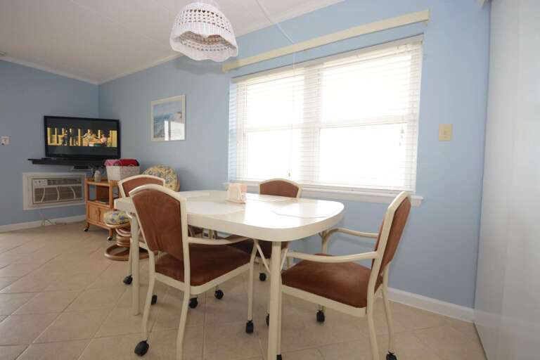 Dining Area Dining Area