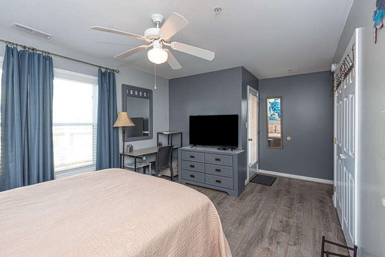 QUEEN-MASTER-BEDROOM