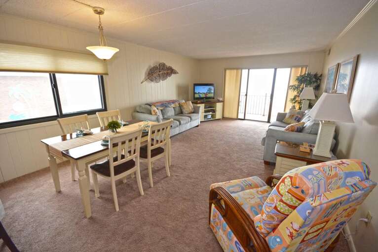 Ocean Hideaway 201 Living/Dining area