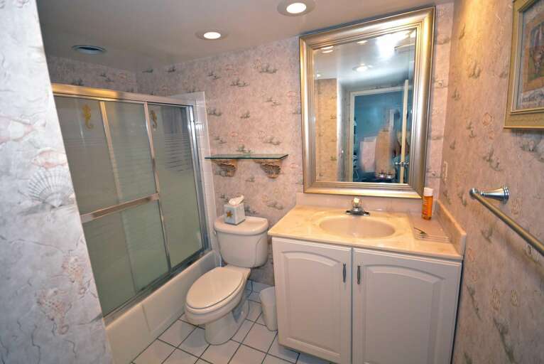 HALL FULL BATHROOM