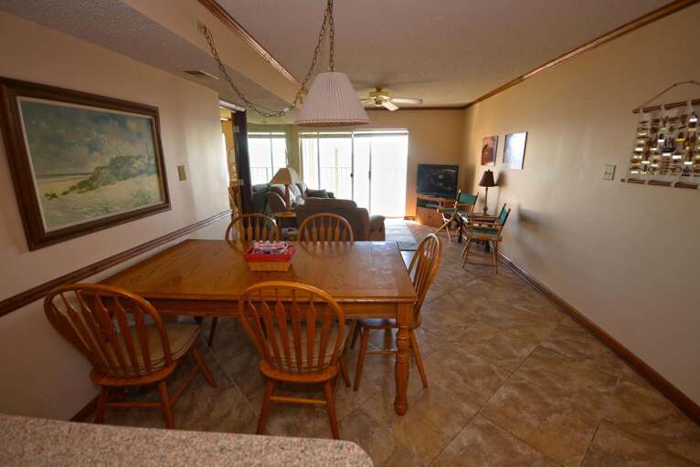  Surfcaster 403 Dining Area