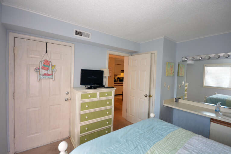 Queen-Master Bedroom