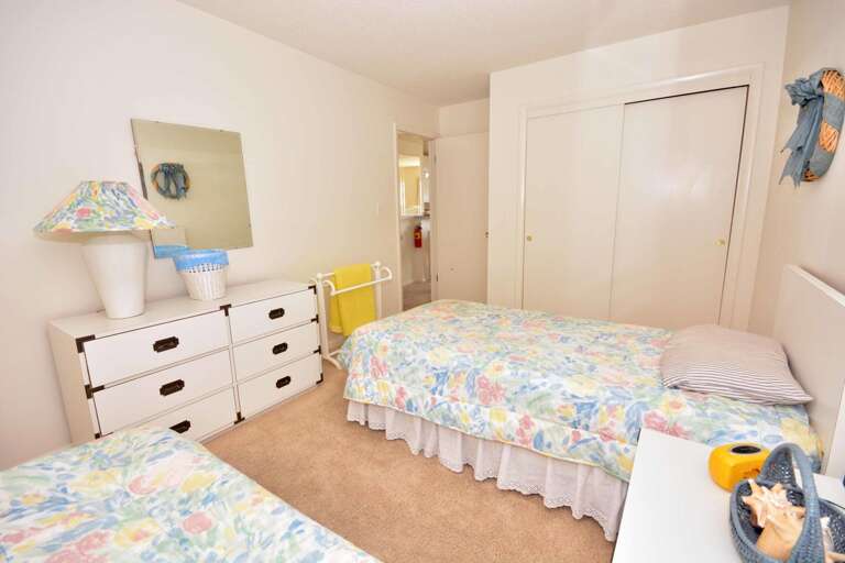 Bedroom 2 with 2 Twins