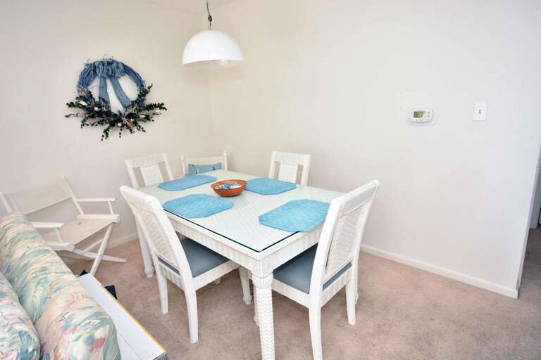 SUNSET SOUTH 3-Dining Area