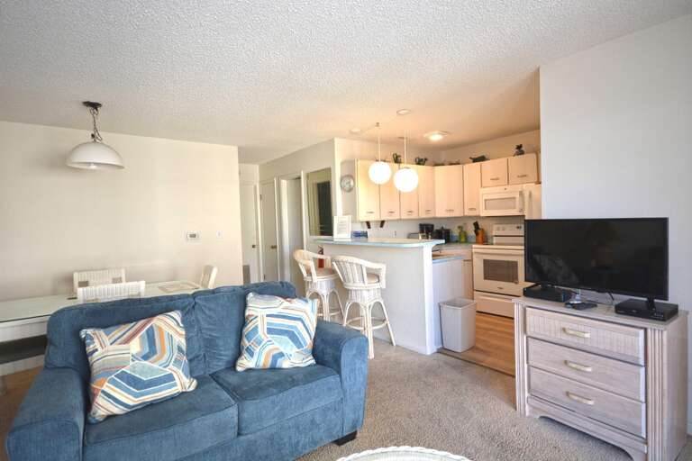 SUNSET SOUTH 3-LIVING-AREA