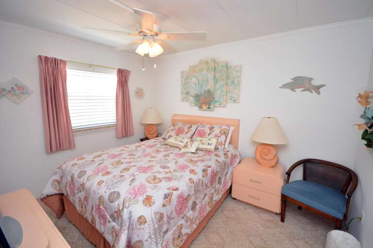 Queen-Bedroom Queen-Bedroom