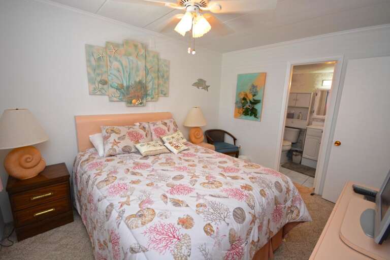 Queen-Bedroom Queen-Bedroom