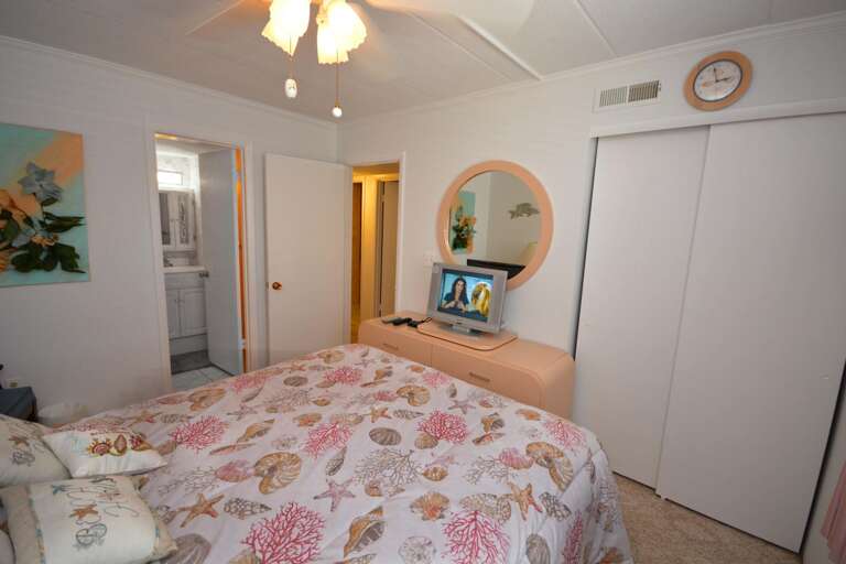 Queen-Bedroom Queen-Bedroom