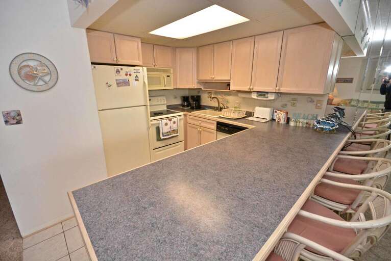 Seabrook 205 Full-Size Kitchen