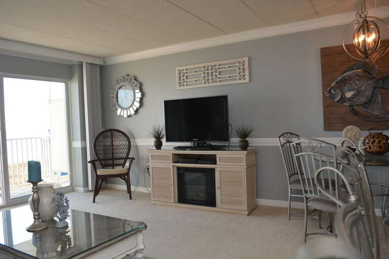 La Mirage 204-LIVING-AREA